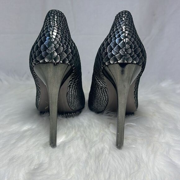 Guess Silver Metallic Scalloped Platform Heels Sz 5.5 - Picture 3 of 9
